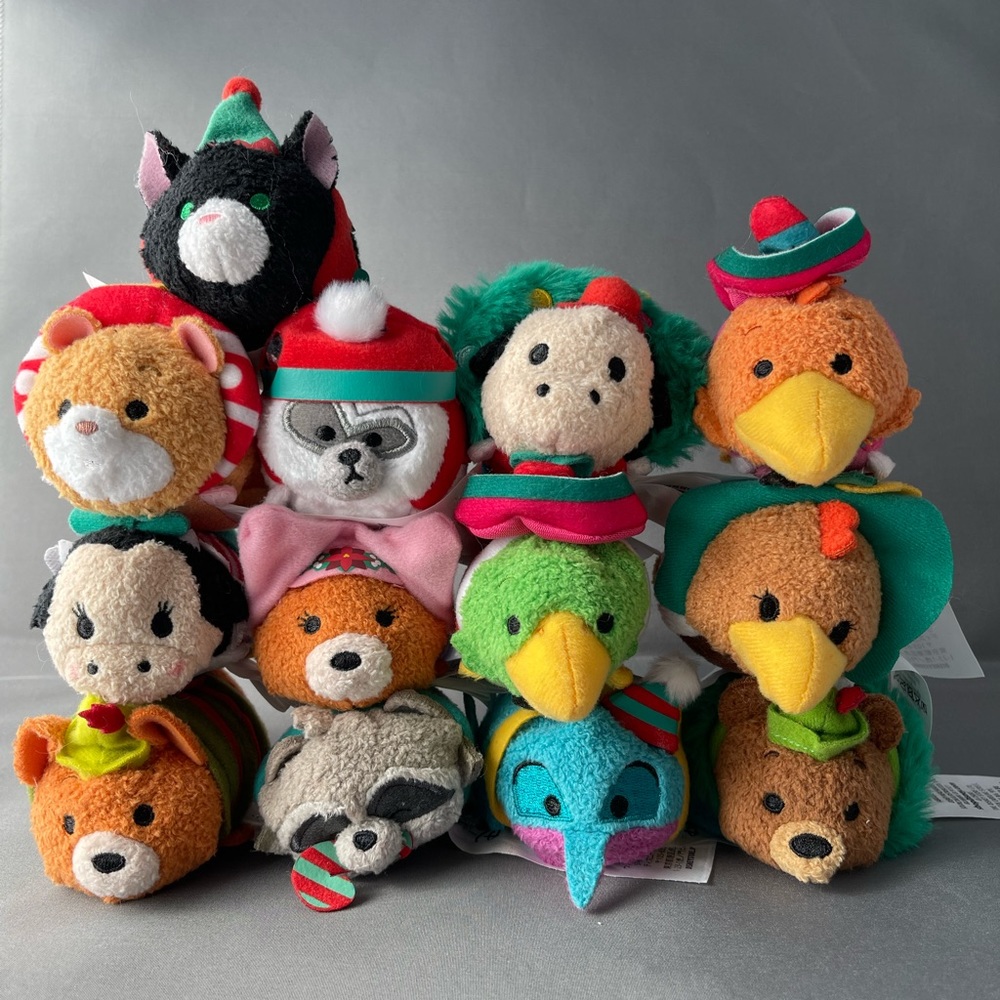 Holiday Disney Plush Tsum Tsum (Advent calendar series)